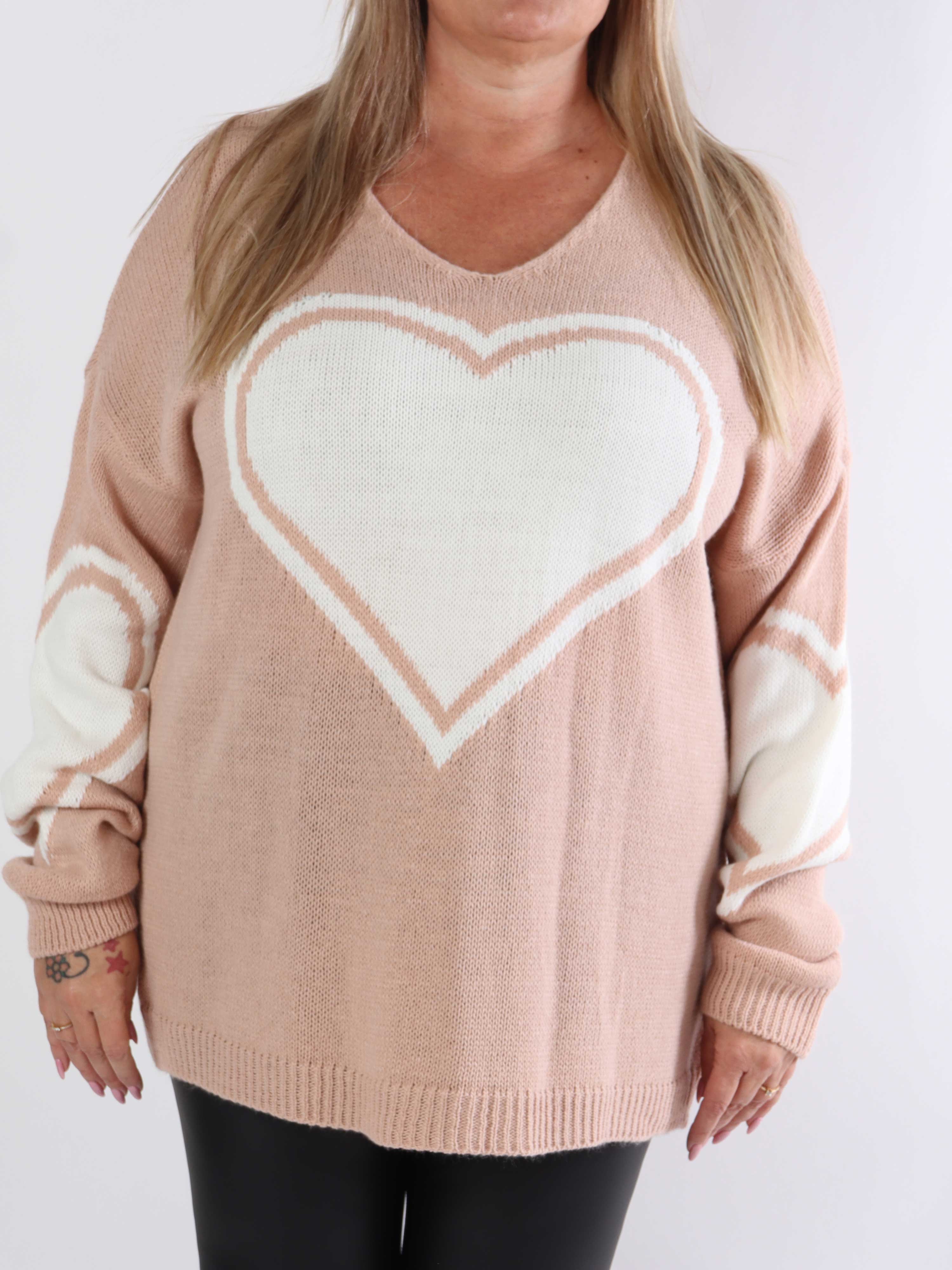 Lorena - Plus size stickad blus med stort hjärta